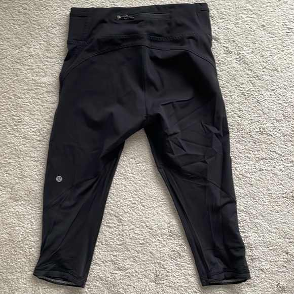 Lululemon Cropped 16” inseam Leggings - Picture 2 of 12
